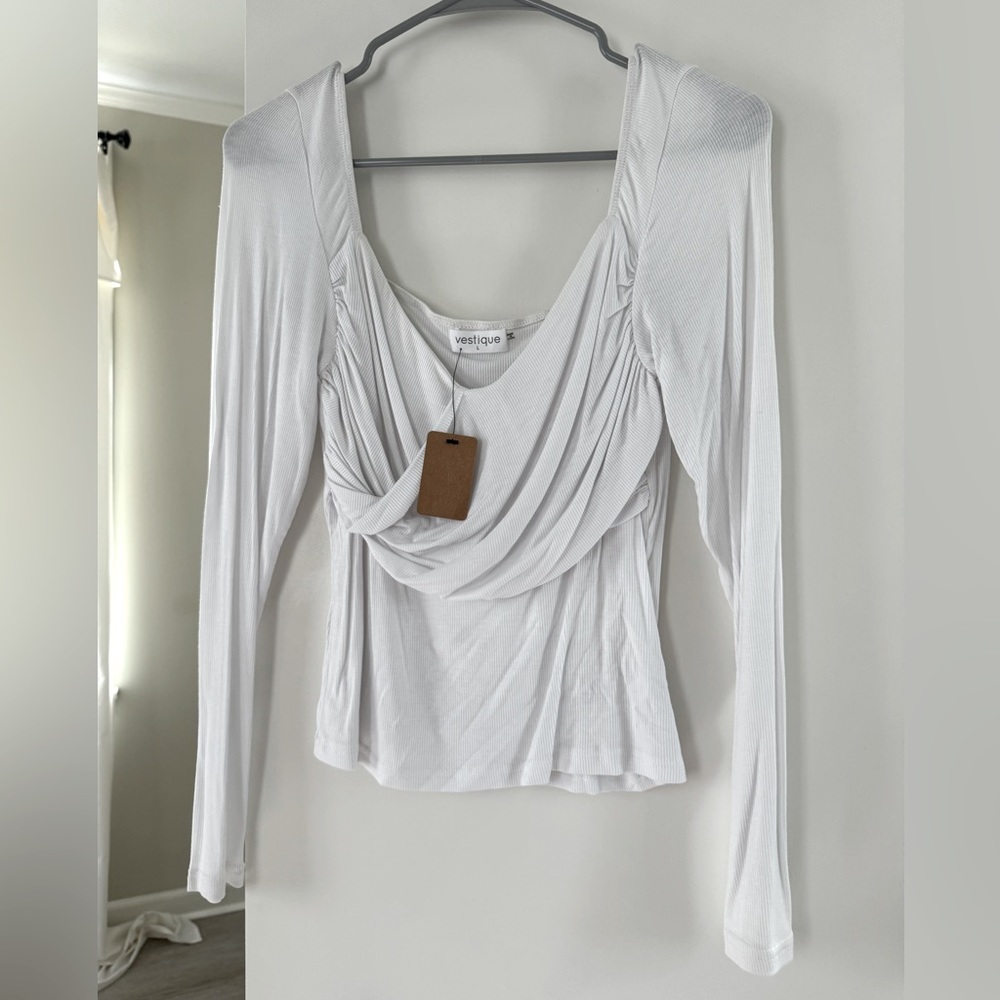 Vestique fitted top